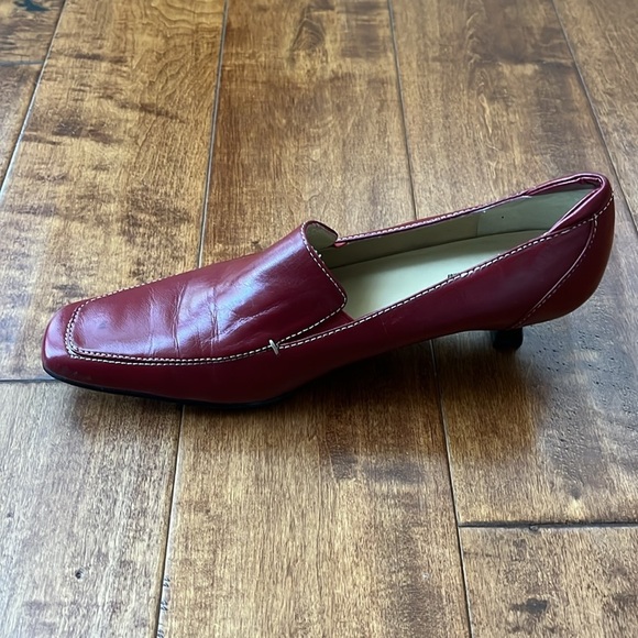 NWT Preview International Pump kitten low Heel burgundy Slip on Shoes Size 8M - Picture 7 of 11